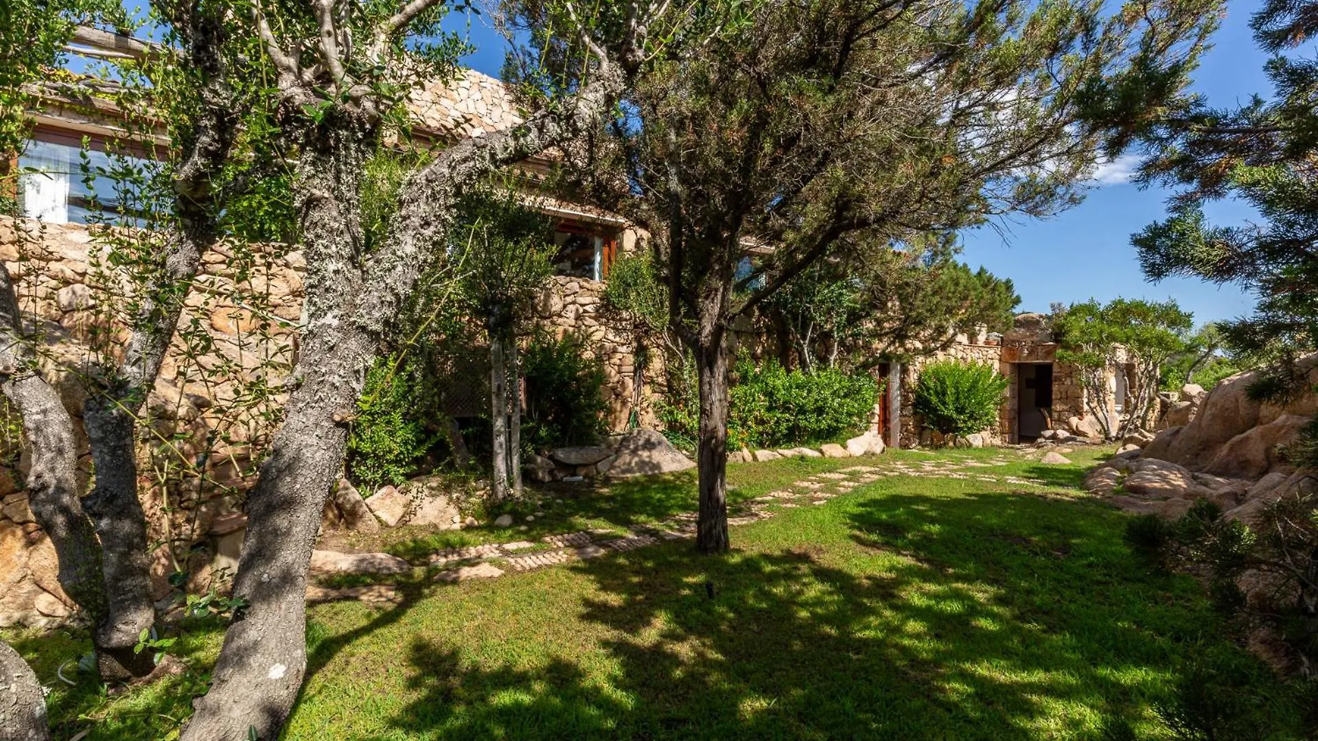 Belocations - Villa Rubia Monte Petrosu 0*,  Italy