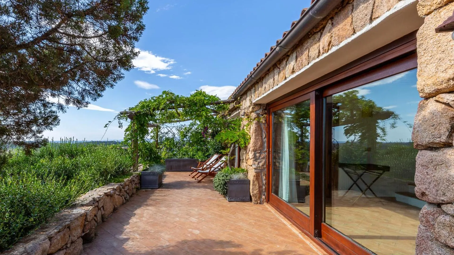 Belocations - Villa Rubia Monte Petrosu 0*,  Italy